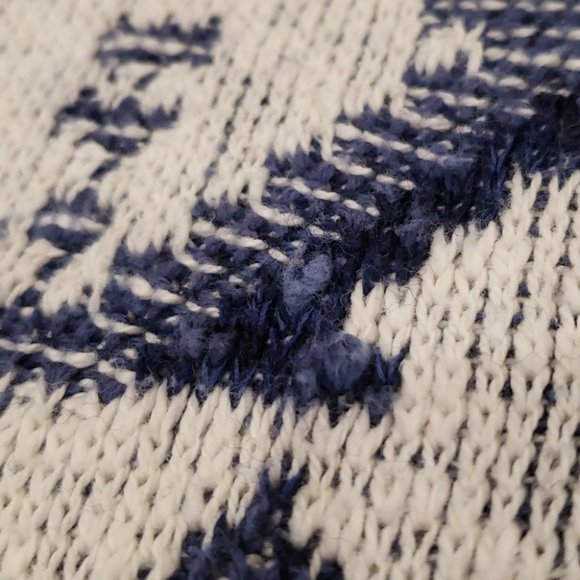 Vintage Blue and White Geometric Sweater - Picture 14 of 16